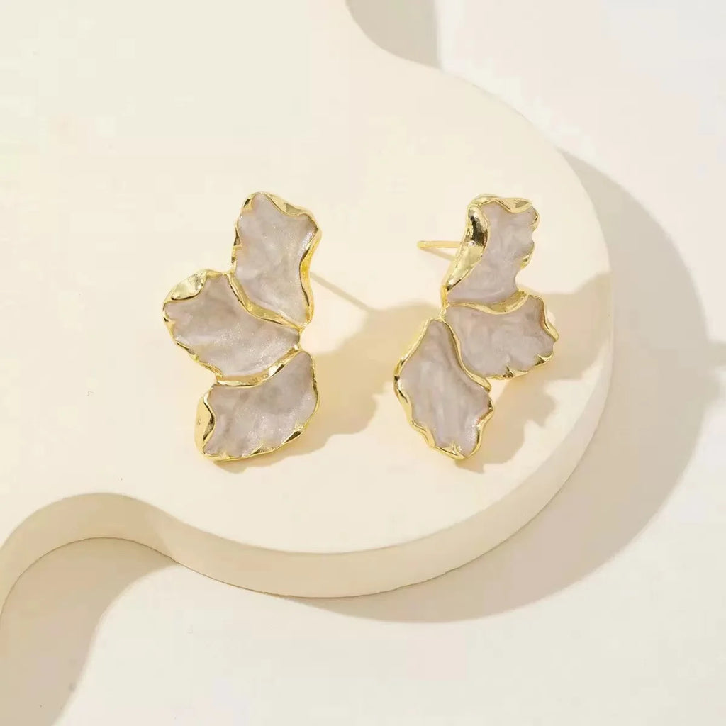 Fashion Delicate Gold Plated Irregular Back Earrings Heavy Design High Quality Cream Flower Earrings, The Best Family Gift For i